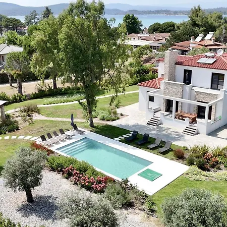 Luxury For 14 People Villa