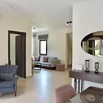 Luxury For 14 People *