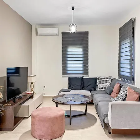 Luxury For 14 People Villa *