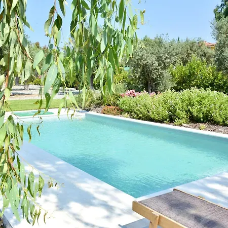 Luxury For 14 People Villa *