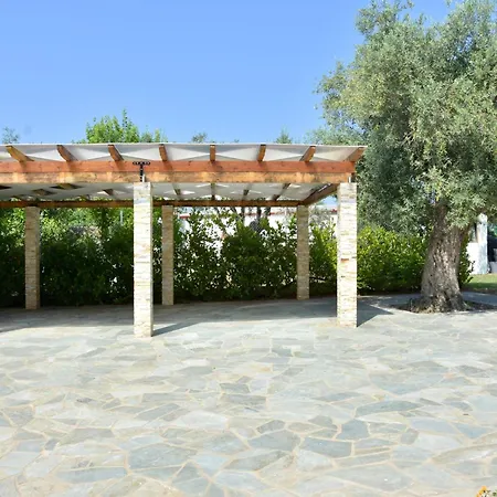Luxury For 14 People Villa