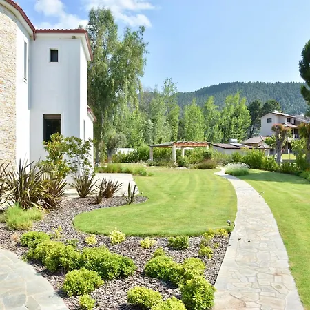 Luxury For 14 People Villa *