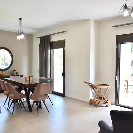 Villa Luxury For 14 People