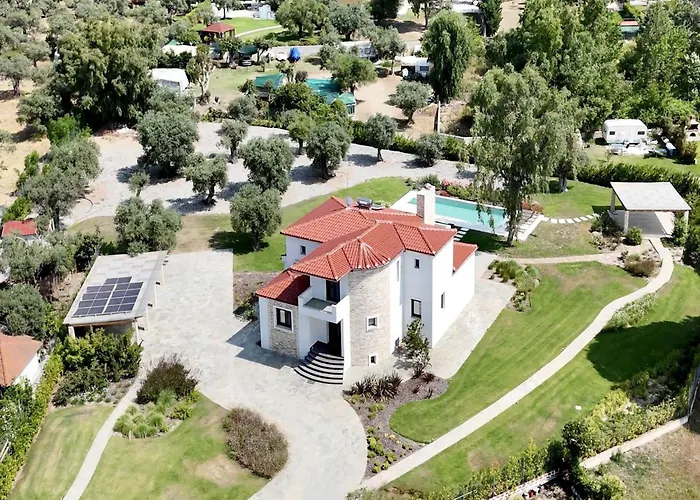 Villa Luxury For 14 People *