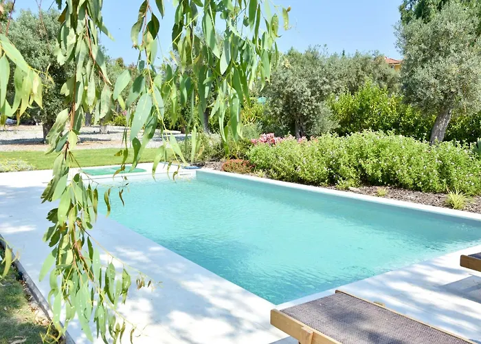 Luxury For 14 People Villa *