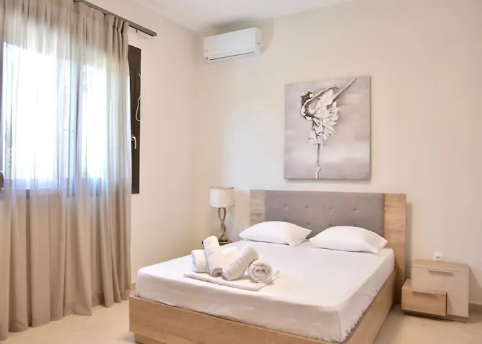 Luxury For 14 People Villa