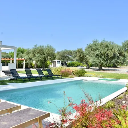 Luxury For 14 People